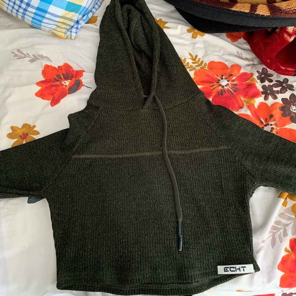 ECHT APPAREL COMFORT CROPPED HOODIE SIZE LARGE FITS LIKE MEDIUM